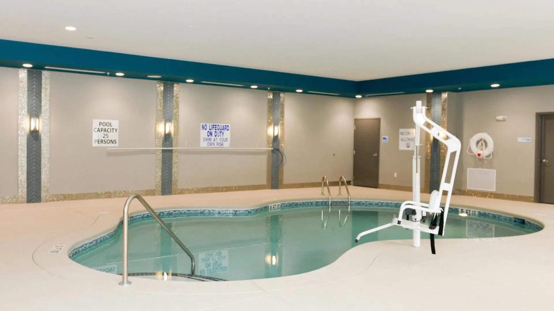 Holiday Inn Express & Suites - Charlotte Airport By Ihg 3*,  United States